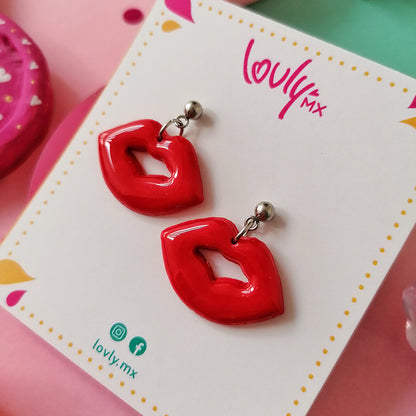 Aretes besos rojos