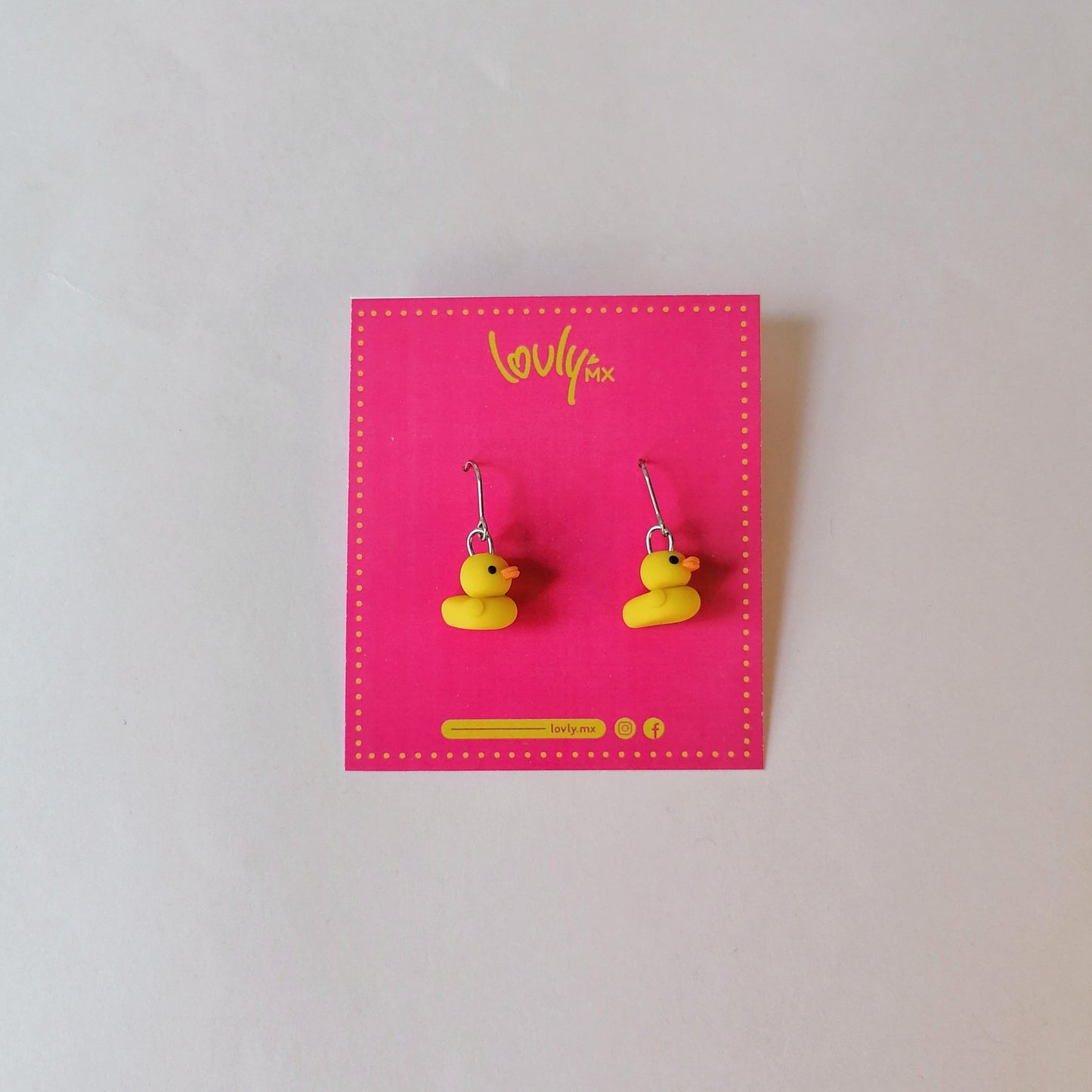 Aretes de patito de hule