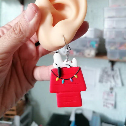 Aretes Snoopy navideño